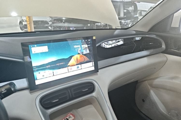 Used Geely Galaxy Geome 2026 Model 410km Carefree Edition Center Console
