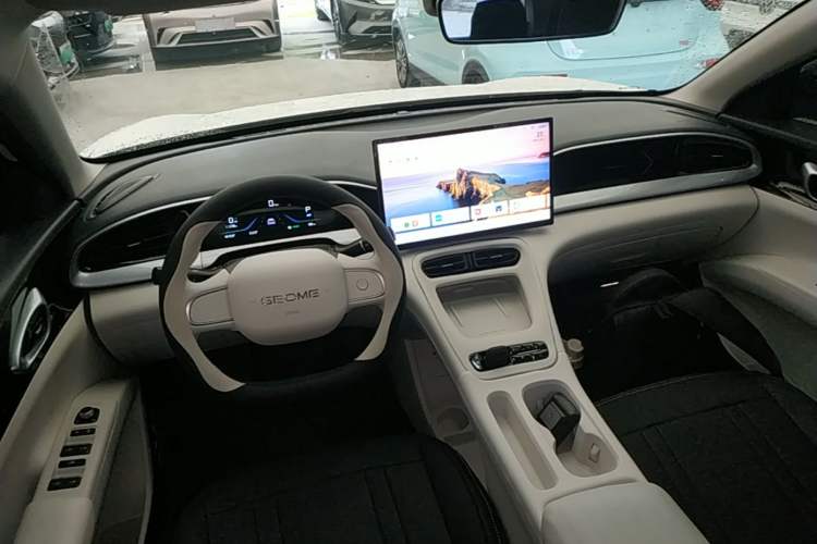 Used Geely Galaxy Geome 2026 Model 410km Freedom Edition Center Console