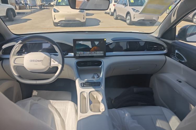 Used Geely Galaxy Geome 2026 Model 310km Youth Edition Center Console
