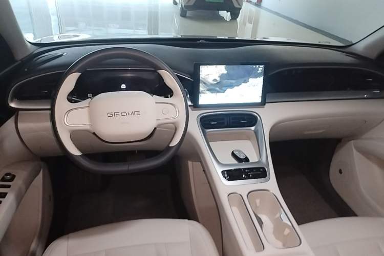 Used Geely Galaxy Geome 2026 Model 310km Youth Edition Center Console