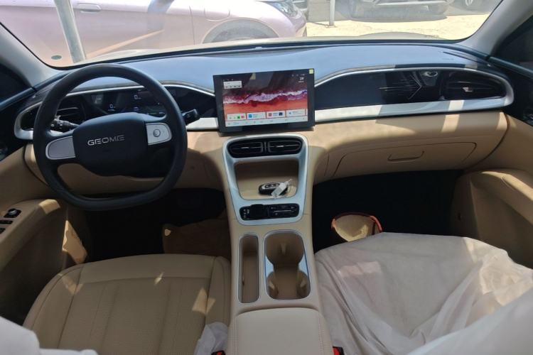Used Geely Galaxy Geome 2026 Model 410km Carefree Edition Center Console