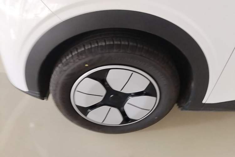 Used Geely Galaxy Geome 2026 Model 310km Youth Edition Exterior 4