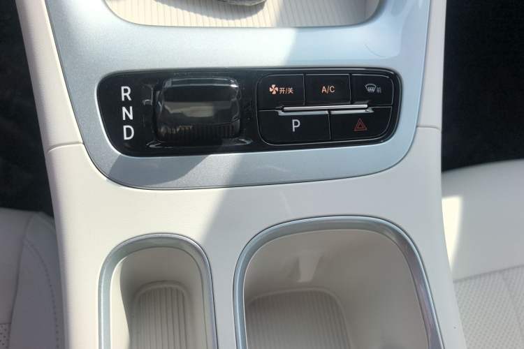 Used Geely Galaxy Geome 2026 Model 310km Youth Edition Gear Lever