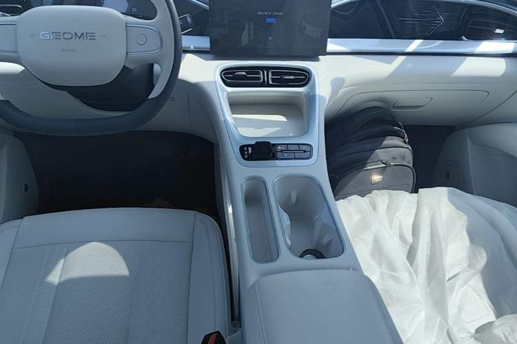 Used Geely Galaxy Geome 2026 Model 310km Youth Edition Gear Lever