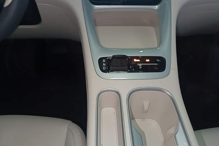 Used Geely Galaxy Geome 2026 Model 310km Youth Edition Gear Lever