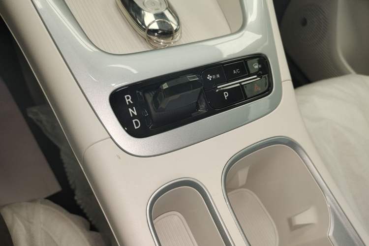 Used Geely Galaxy Geome 2026 Model 310km Youth Edition Gear Lever