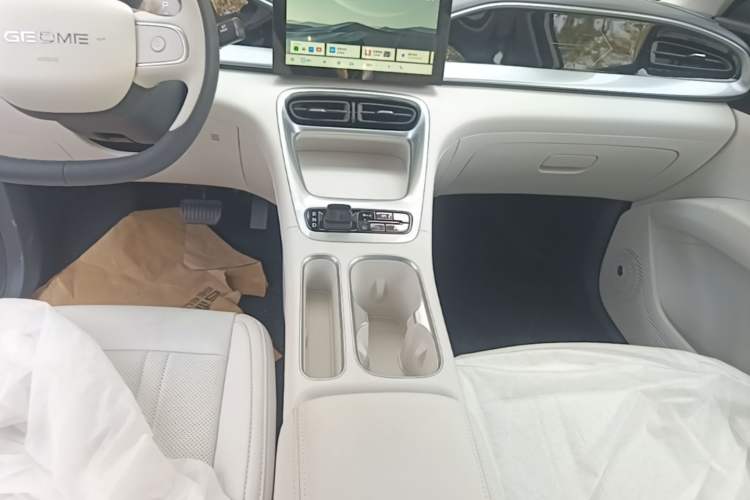 Used Geely Galaxy Geome 2026 Model 310km Youth Edition Gear Lever