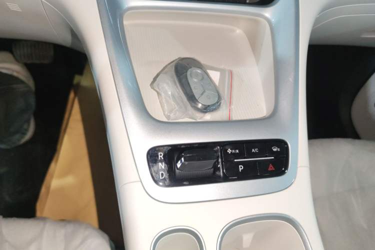 Used Geely Galaxy Geome 2026 Model 310km Youth Edition Gear Lever