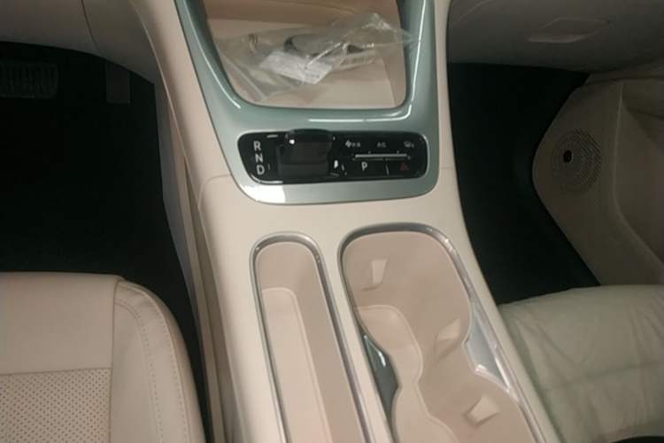 Used Geely Galaxy Geome 2026 Model 310km Youth Edition Gear Lever