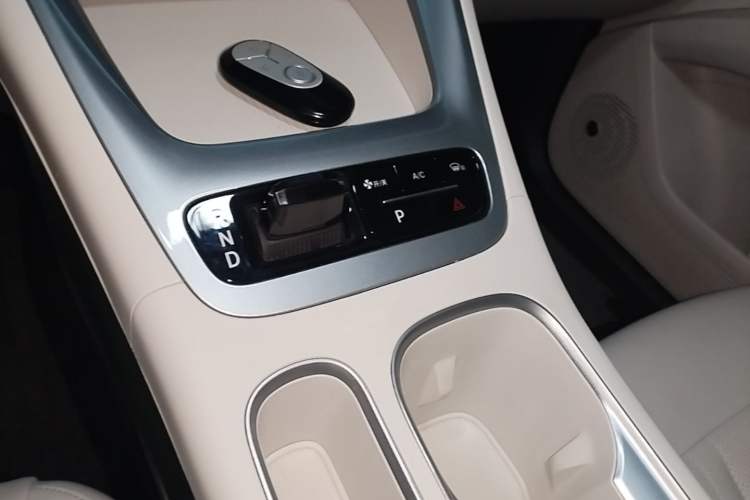 Used Geely Galaxy Geome 2026 Model 310km Youth Edition Gear Lever