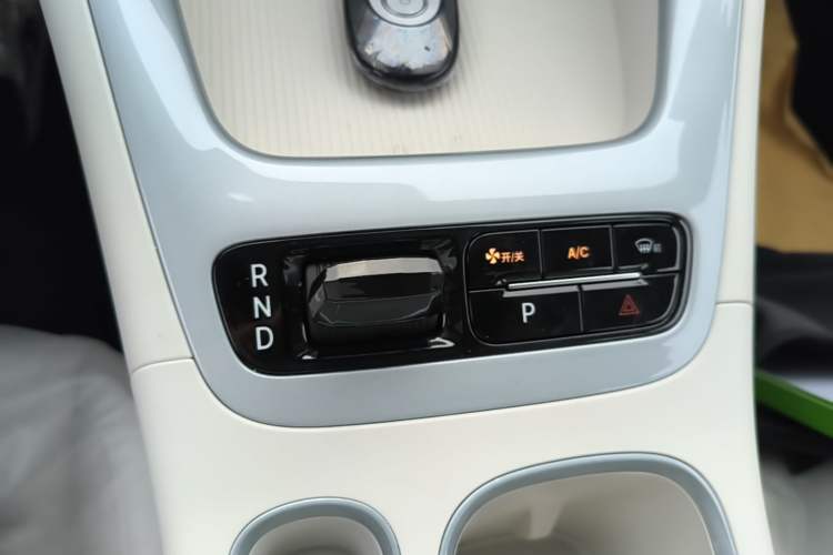 Used Geely Galaxy Geome 2026 Model 410km Freedom Edition Gear Lever