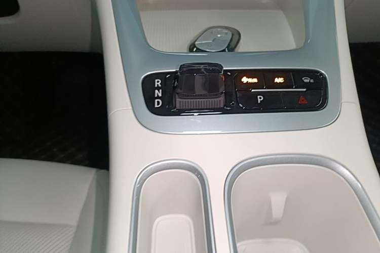 Used Geely Galaxy Geome 2026 Model 310km Youth Edition Gear Lever