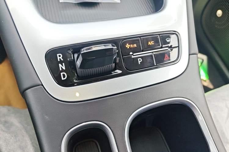 Used Geely Galaxy Geome 2026 310km Wind-Riding Edition Gear Lever
