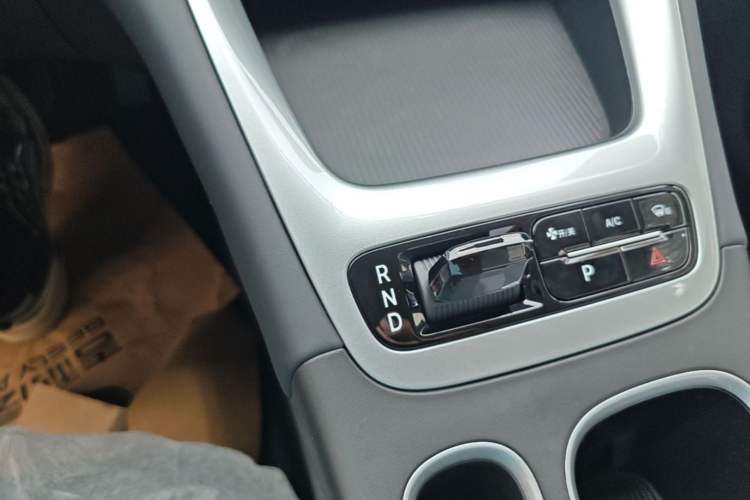 Used Geely Galaxy Geome 2026 410km Wind-Riding Edition Gear Lever