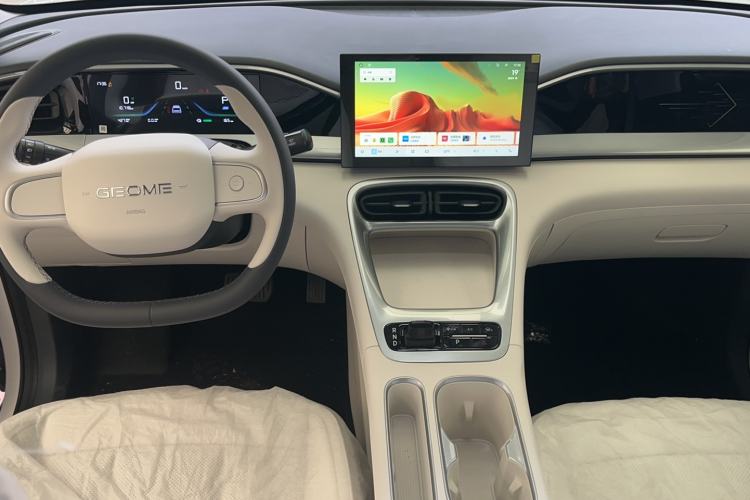 Used Geely Galaxy Geome 2026 Model 310km Youth Edition Interior 3