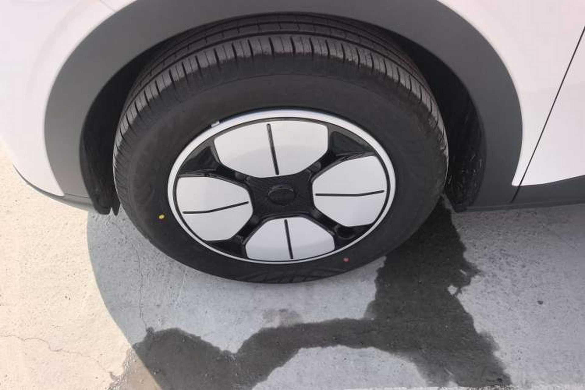 Used Geely Galaxy Geome 2026 Model 310km Youth Edition Left Front Wheel Hub