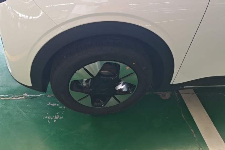 Used Geely Galaxy Geome 2026 Model 310km Dream Edition Left Front Wheel Hub
