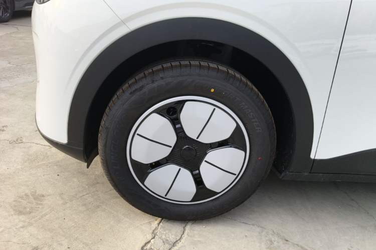 Used Geely Galaxy Geome 2026 Model 310km Youth Edition Left Front Wheel Hub