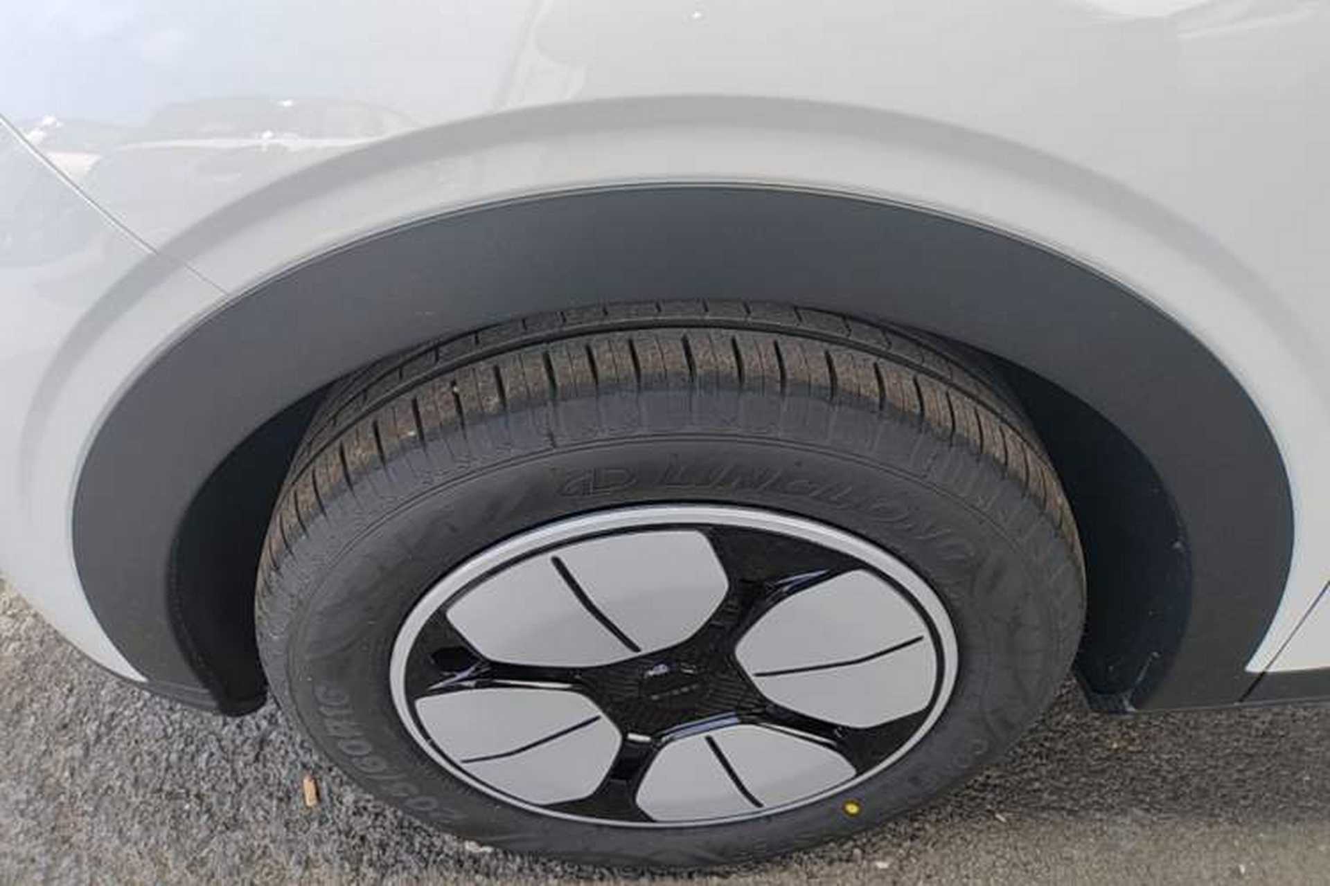 Used Geely Galaxy Geome 2026 Model 310km Youth Edition Left Front Wheel Hub