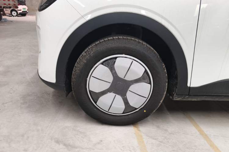 Used Geely Galaxy Geome 2026 Model 310km Youth Edition Left Front Wheel Hub