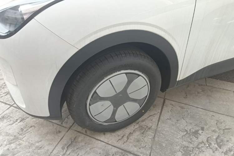 Used Geely Galaxy Geome 2026 Model 310km Youth Edition Left Front Wheel Hub