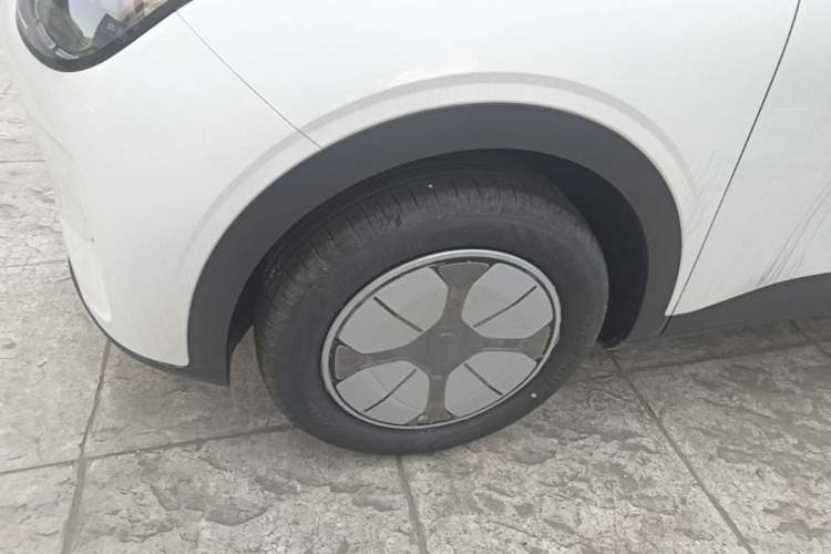 Used Geely Galaxy Geome 2026 Model 310km Youth Edition Left Front Wheel Hub