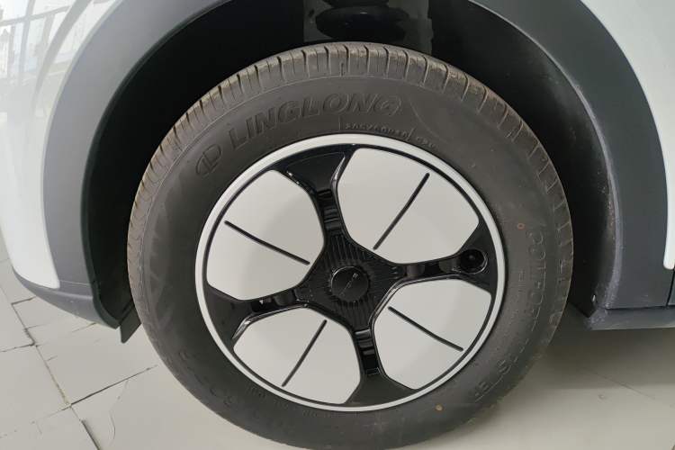 Used Geely Galaxy Geome 2026 Model 310km Youth Edition Left Front Wheel Hub