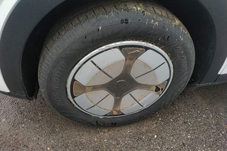 Used Geely Galaxy Geome 2026 Model 310km Youth Edition Left Front Wheel Hub