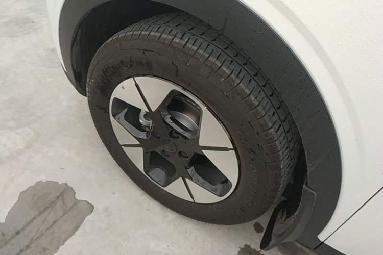 Used Geely Galaxy Geome 2026 Model 410km Freedom Edition Left Front Wheel Hub