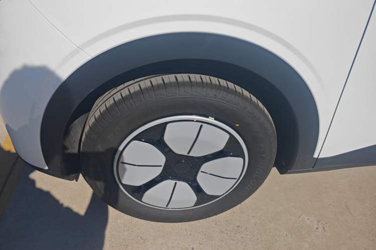 Used Geely Galaxy Geome 2026 Model 310km Youth Edition Left Front Wheel Hub