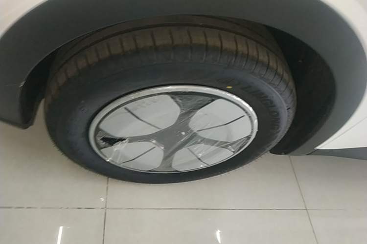 Used Geely Galaxy Geome 2026 Model 310km Youth Edition Left Front Wheel Hub