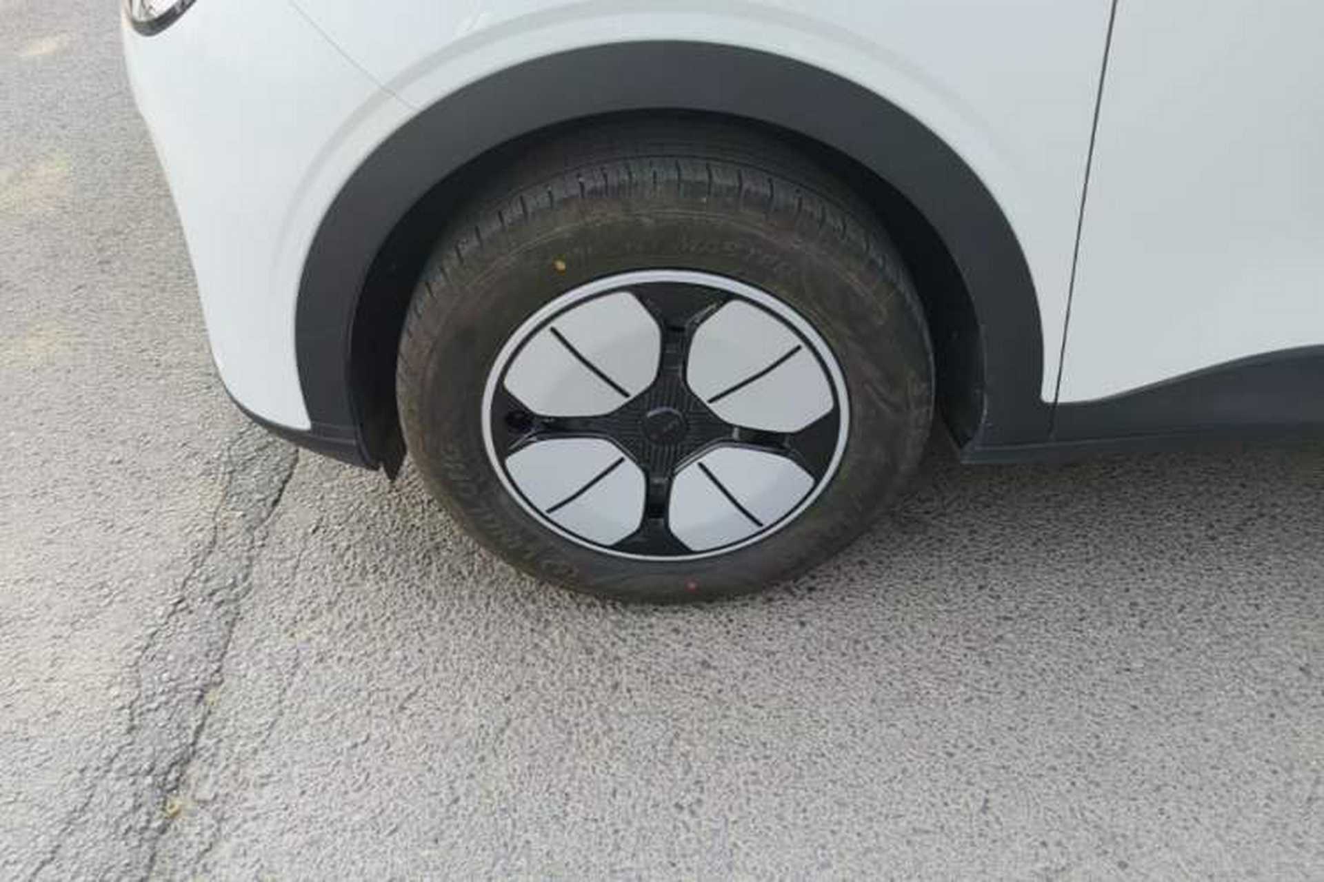 Used Geely Galaxy Geome 2026 Model 310km Youth Edition Left Front Wheel Hub
