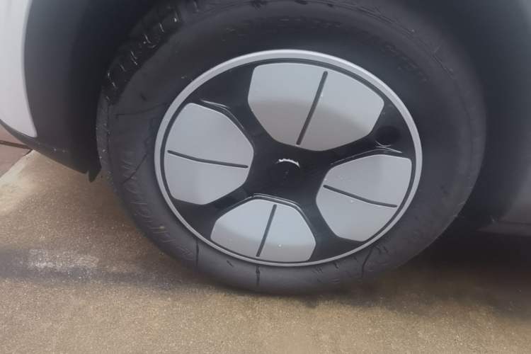 Used Geely Galaxy Geome 2026 Model 310km Youth Edition Left Front Wheel Hub