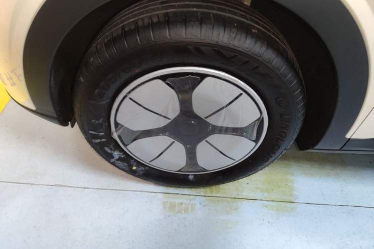 Used Geely Galaxy Geome 2026 Model 310km Youth Edition Left Front Wheel Hub