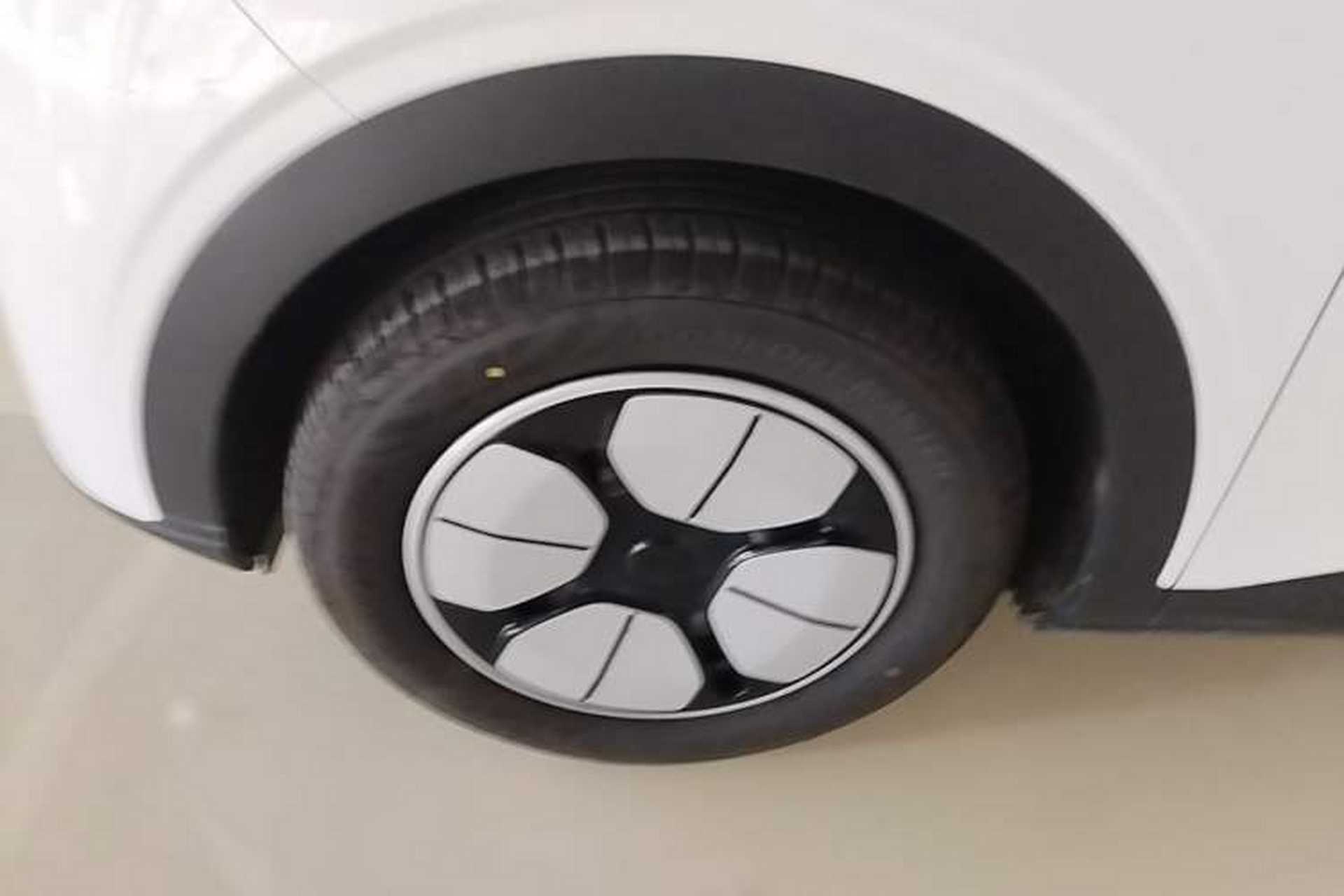 Used Geely Galaxy Geome 2026 Model 310km Youth Edition Left Front Wheel Hub