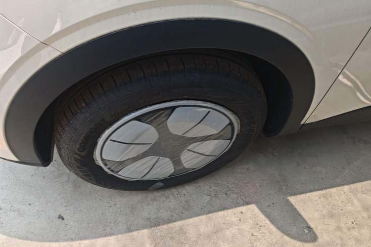 Used Geely Galaxy Geome 2026 Model 410km Carefree Edition Left Front Wheel Hub
