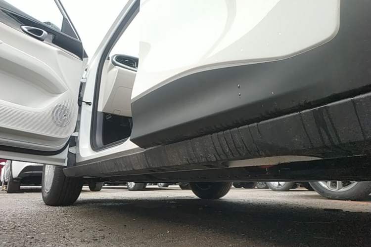 Used Geely Galaxy Geome 2026 Model 310km Youth Edition Left Side Sill