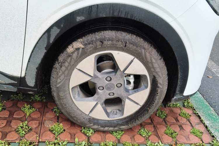 Used Geely Galaxy Geome 2026 Model 310km Dream Edition Right Front Wheel Hub