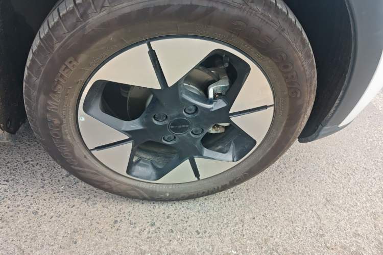 Used Geely Galaxy Geome 2026 Model 310km Dream Edition Right Front Wheel Hub