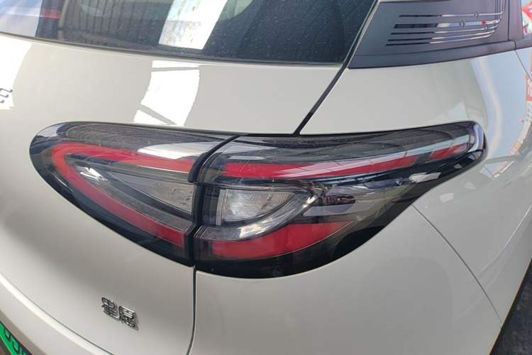 Used Geely Galaxy Geome 2026 Model 310km Youth Edition Right Rear Taillight