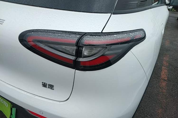 Used Geely Galaxy Geome 2026 Model 310km Youth Edition Right Rear Taillight