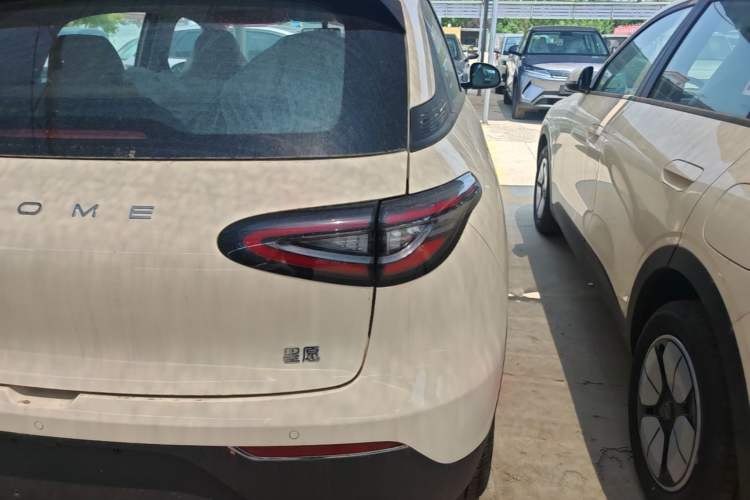 Used Geely Galaxy Geome 2026 Model 410km Carefree Edition Right Rear Taillight