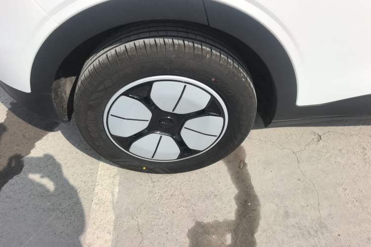 Used Geely Galaxy Geome 2026 Model 310km Youth Edition Right Rear Wheel Hub