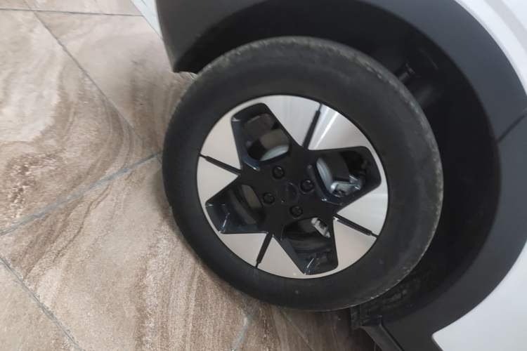Used Geely Galaxy Geome 2026 Model 310km Dream Edition Right Rear Wheel Hub