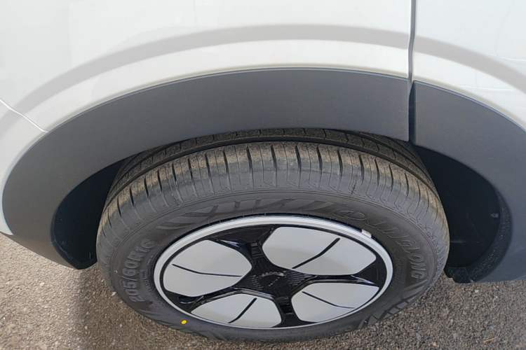 Used Geely Galaxy Geome 2026 Model 310km Youth Edition Right Rear Wheel Hub