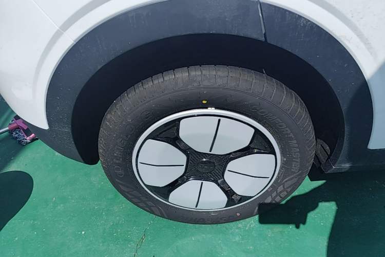 Used Geely Galaxy Geome 2026 Model 310km Youth Edition Right Rear Wheel Hub