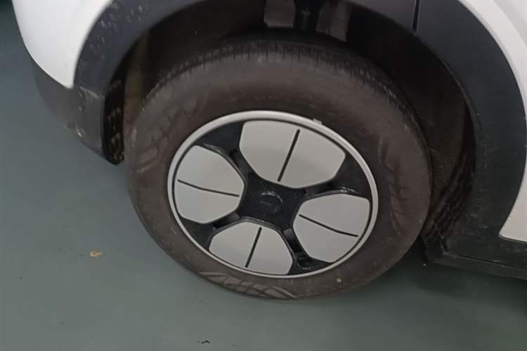 Used Geely Galaxy Geome 2026 Model 310km Youth Edition Right Rear Wheel Hub
