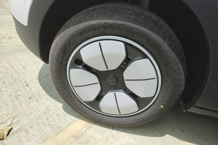 Used Geely Galaxy Geome 2026 Model 310km Youth Edition Right Rear Wheel Hub