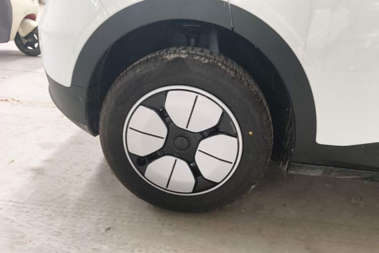 Used Geely Galaxy Geome 2026 Model 310km Youth Edition Right Rear Wheel Hub