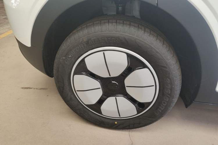 Used Geely Galaxy Geome 2026 Model 310km Youth Edition Right Rear Wheel Hub